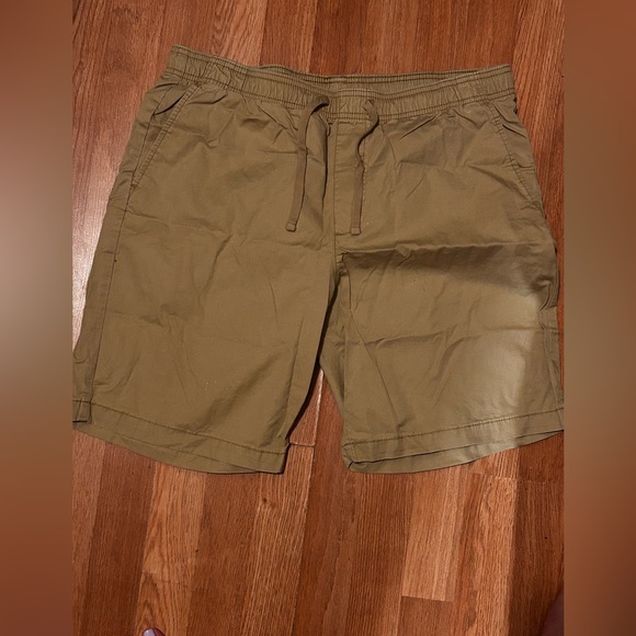 GAP Men's Khaki Flat Front Shorts - Picture 1 of 4